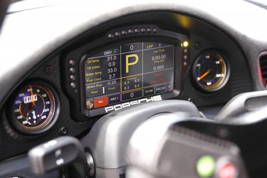 Панель приборов Porsche 935 (991) 2019 года  (фото 25 из 73)